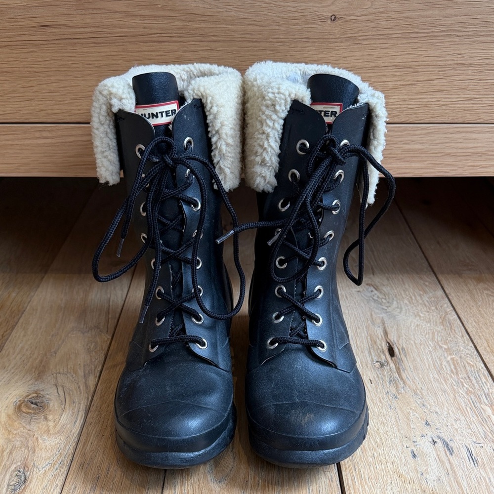 Hunter Black Winter Boots with Cream Fleece